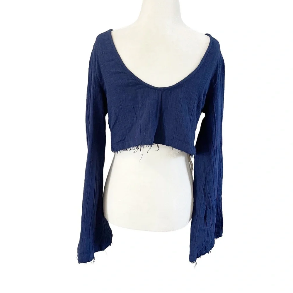 Free People Crop Top Long Sleeve Scoop Neck Shirt Raw  Blue Hem Sz XS TP